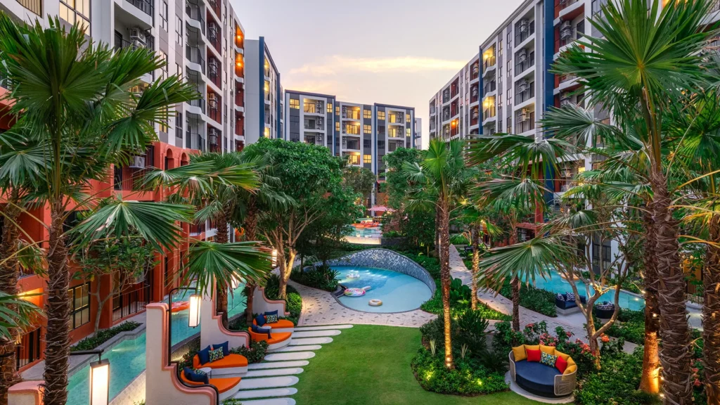 LIVING PALM COURT