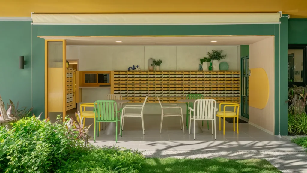 SEMI-OUTDOOR LOBBY